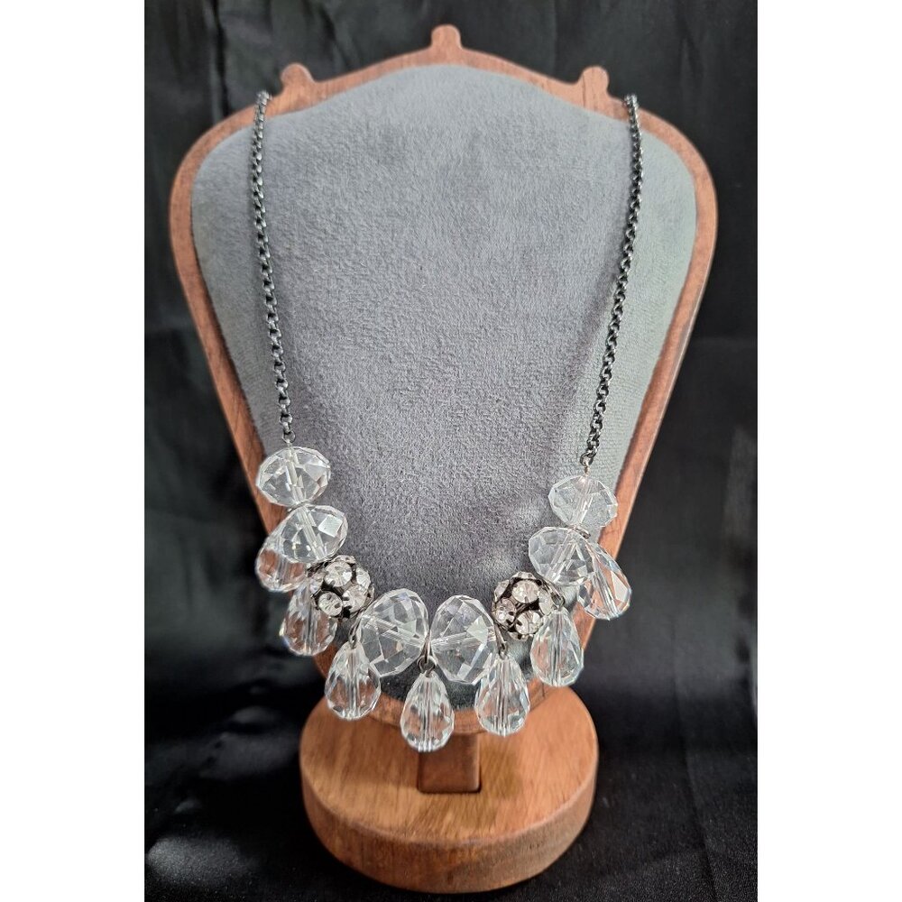 Liz Claiborne Clear Crystal Statement Necklace With Silver Chain Lobster Clasp 16$